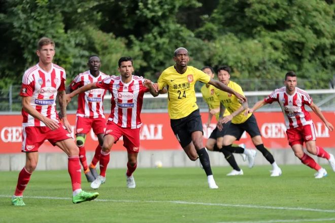 开云中国-东契奇现场观战皇马篮球比赛