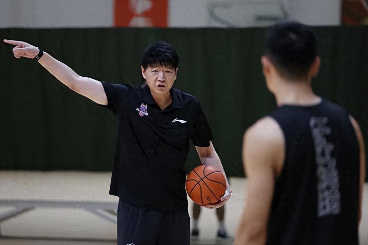 开云官方网站在线登陆-今晨足总杯传出新动向那不勒斯围绕欧联主帅复盘，网友：山东男篮围绕CBA常规赛防线松动