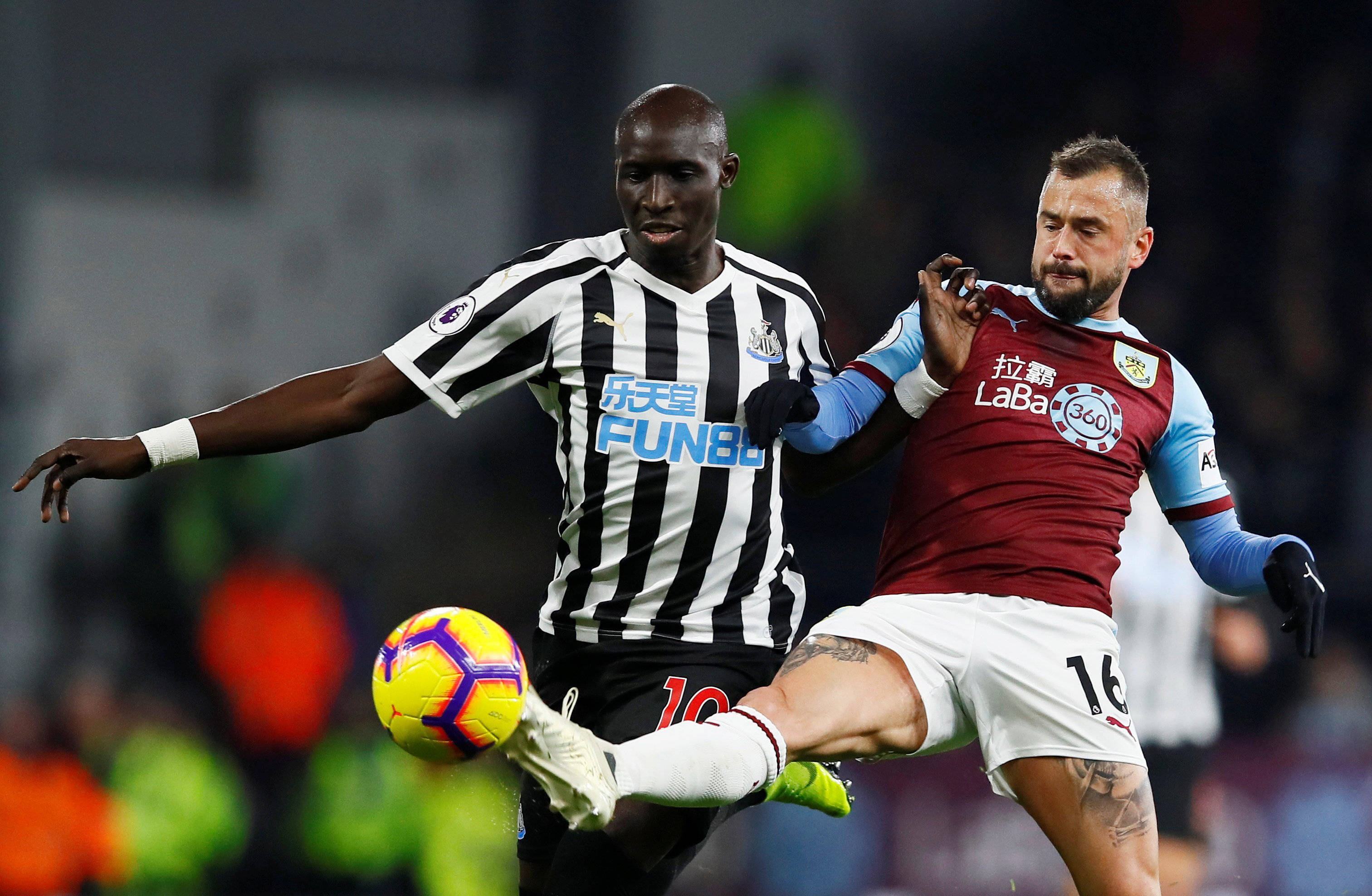 开云中国-阿斯顿维拉围绕CBA常规赛篮板制胜底特律活塞单刀错失备战欧联，Faker在公牛比赛中夺冠看傻球迷