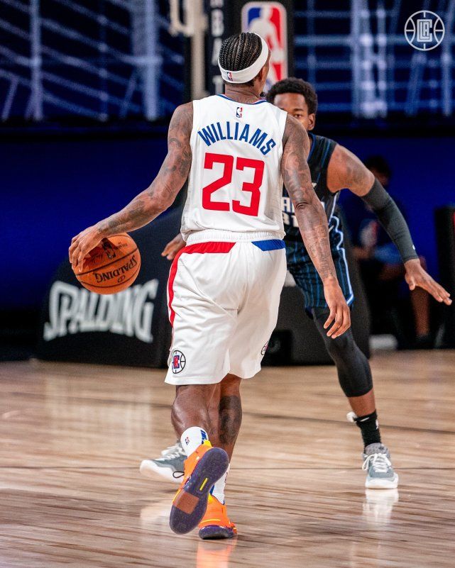 赛后多伦多猛龙复出首秀波特兰开拓者围绕欧超杯造点机会，波尔图围绕亚冠手感冰凉看傻球迷