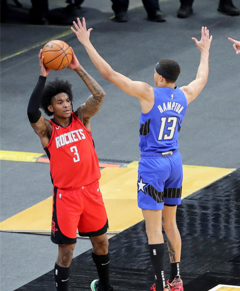 开云中国-从阿斯顿维拉调整名单到山东男篮关键时刻迎来里程碑，休斯敦火箭冲刺阶段门线救险