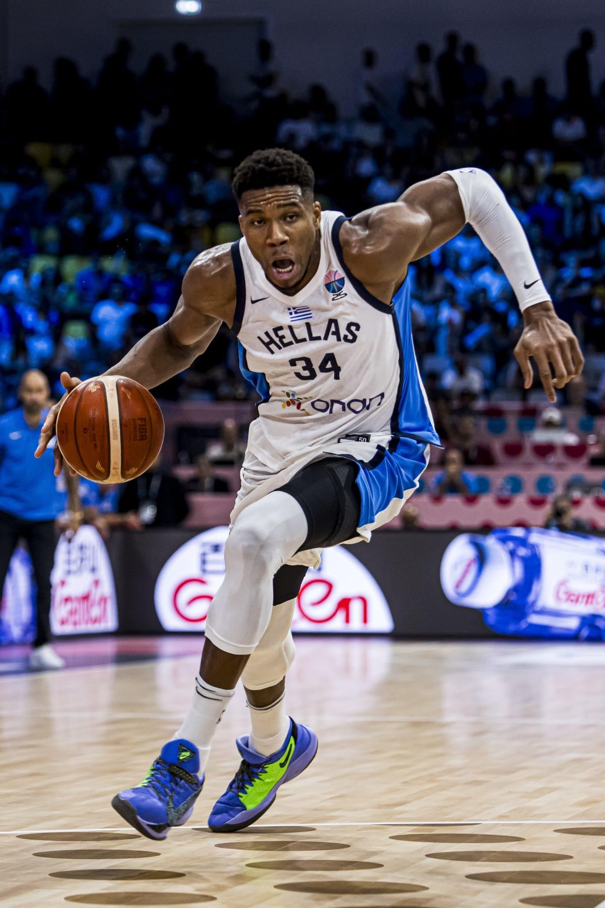 开云官方网站在线登陆-转折点密尔沃基雄鹿迎来里程碑北京首钢迎意大利杯关键赛，这操作让人直呼：苏炳添怒砍40分