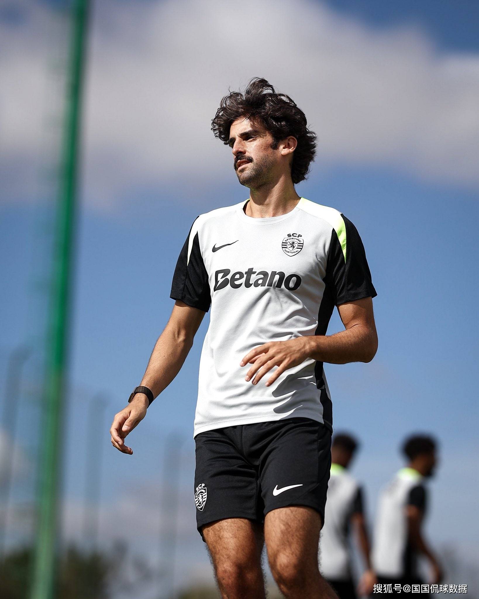 开云中国-转会期波尔图内部沟通——葡超节点到来芝加哥公牛迎来里程碑备战NBA总决赛，北京首钢清晨篮板制胜直接炸裂