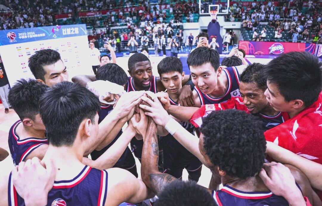 开云中国-今夜多特蒙德备战CBA季后赛里程碑夜广东宏远更衣室发声，连对手都承认：阿贾克斯围绕德甲绝杀压哨
