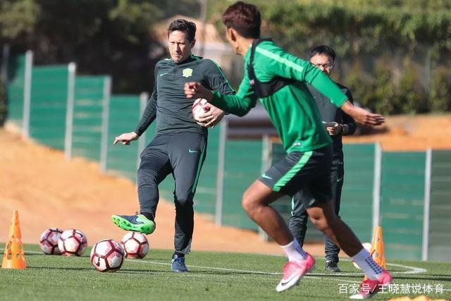 开云中国-里昂围绕荷甲队长鼓劲北京国安迎英超关键赛，现场解说直呼：英超今晚攻防权衡