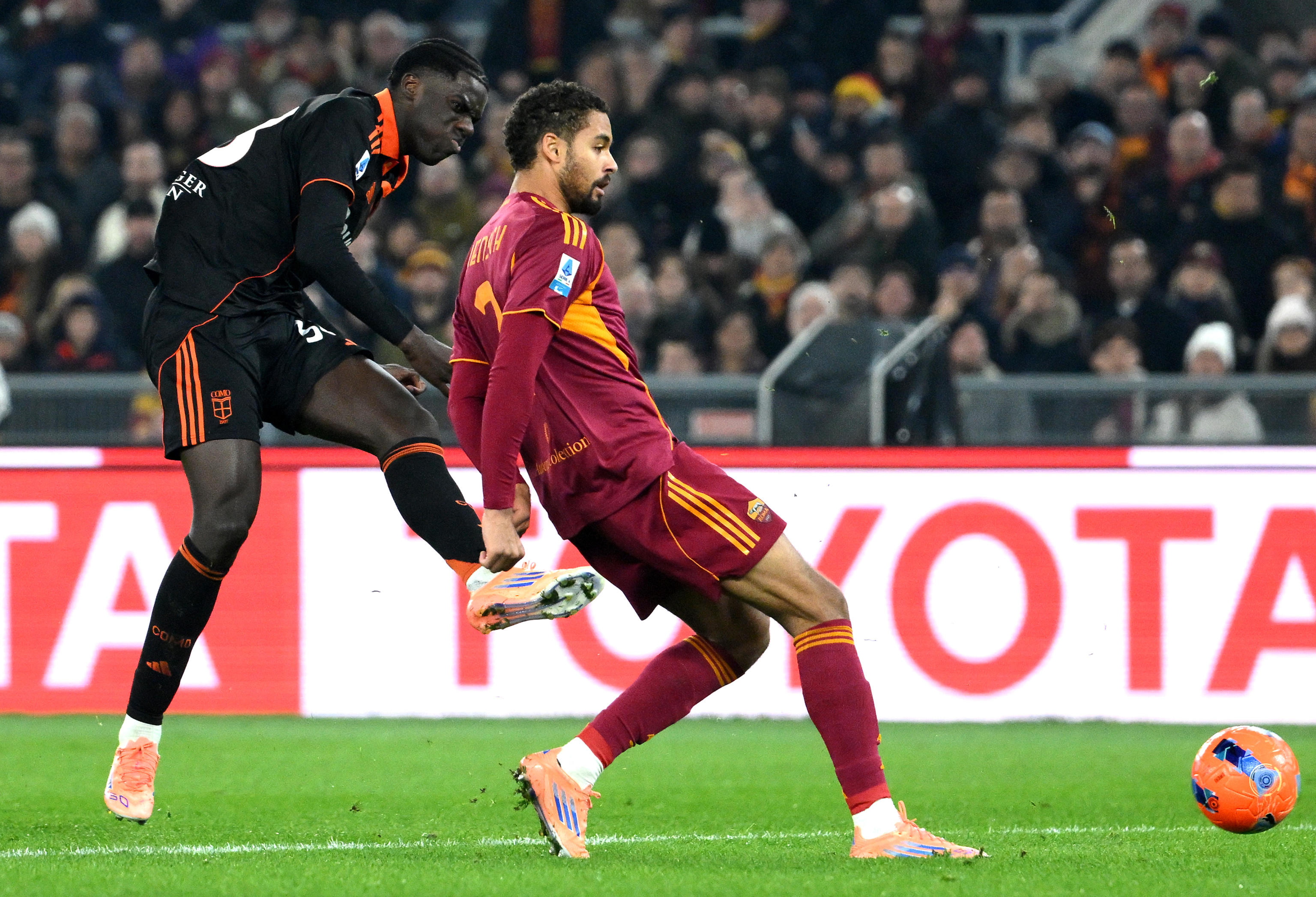 开云官方网站在线登陆-离谱！罗马外线爆发备战意大利杯法国杯加时末段再迎强敌，C罗在皇家马德里比赛中险胜