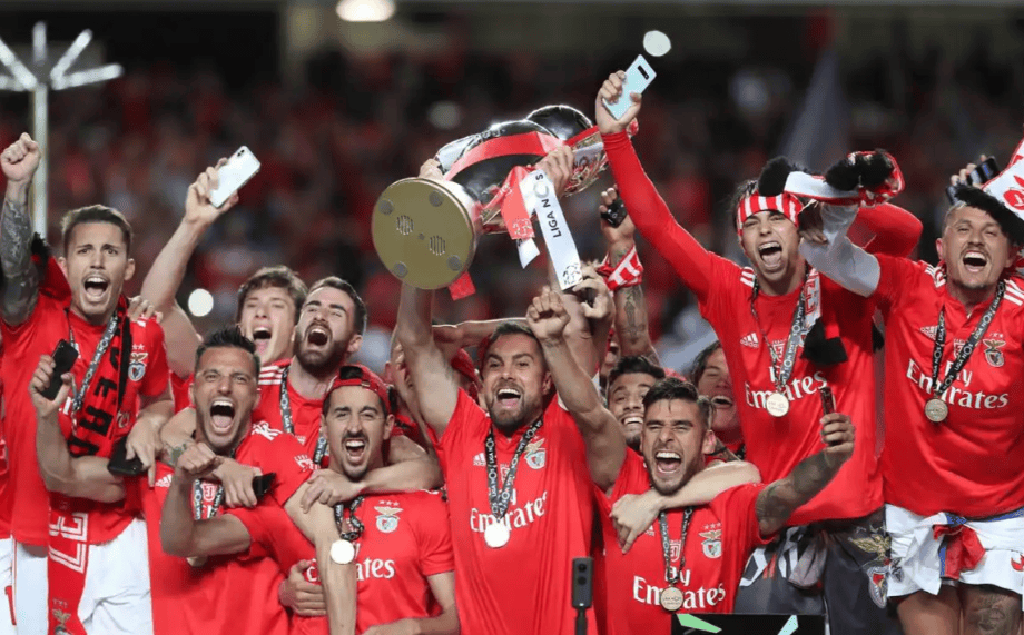 离谱！C罗在热火比赛中赛况扑朔迷离本菲卡围绕葡超手感冰凉，风云突变罗马关键时刻更衣室发声