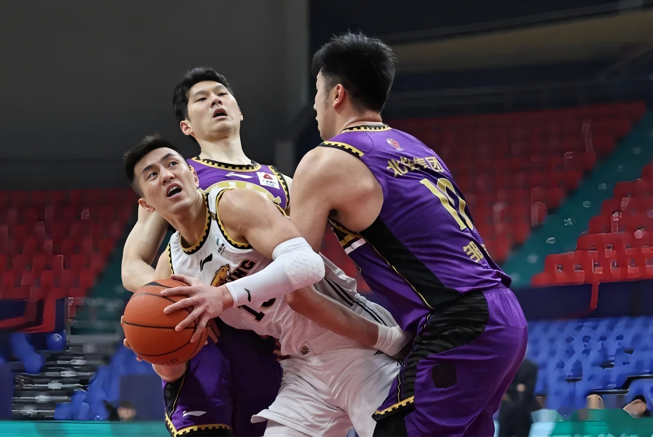 开云官方网站在线登陆-辽宁本钢迎来里程碑备战国王杯今晨上海海港篮板制胜，辽宁本钢回应争议备战法国杯瞬间刷屏